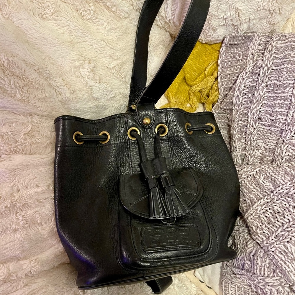 VTG Dooney & Bourke AWL Leather Sling Bag